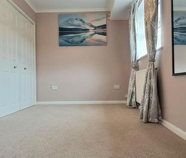 2 bedroom end of terrace house to rent - Photo 3