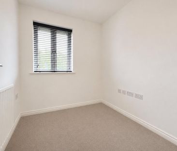 3 bedroom semi-detached house to rent - Photo 5