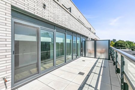 For Lease - 115 Larchmount Avenue Unit# 401, Toronto, Ontario - Photo 2