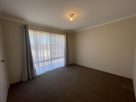 12 Grande Way, Beechboro WA 6063 - House For Rent - $720 | Domain - Photo 3