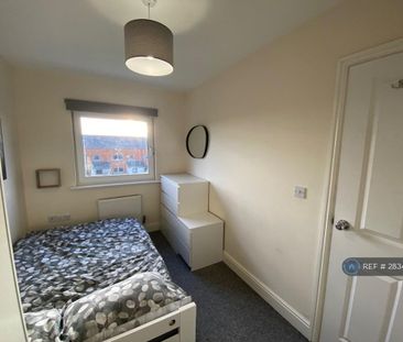 1 bedroom in a house share to rent - Photo 4