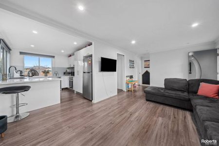 Contemporary Family Home in Central Brighton - Photo 2