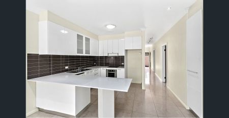 Private, Quite & Convenient Located Home - Photo 2