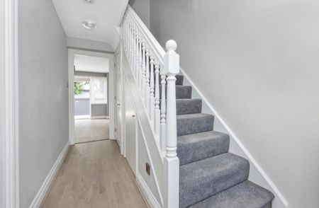 4 Bed End Terrace, Rainbow Avenue, E14 - Photo 3