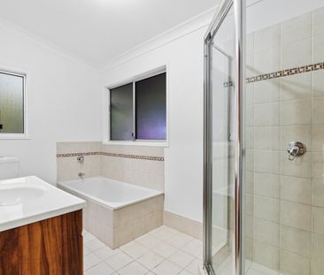 27 Bronhill Street, Currumbin Waters QLD 4223 - House For Rent | Do... - Photo 4