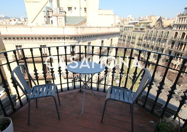 Stylish 1 Bedroom Apartment with Balcony Overlooking La Rambla