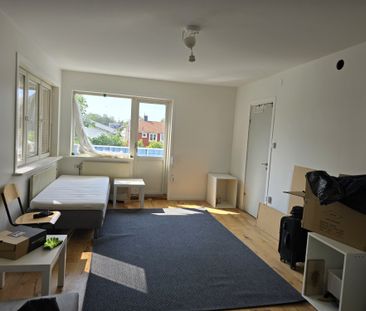 Malmköpingsvägen, Bandhagen - Photo 1