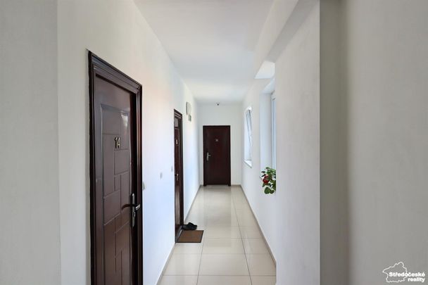 Pronájem bytu 1+kk a garsoniéry 35 m², Staroújezdská, Praha Újezd nad Lesy - Photo 1