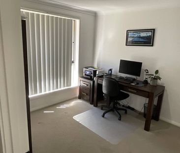 FAMILY FOUR BEDROOM IN OXLEY VALE - Photo 4