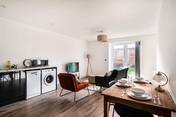 2 bedroom serviced apartment to rent - Photo 1