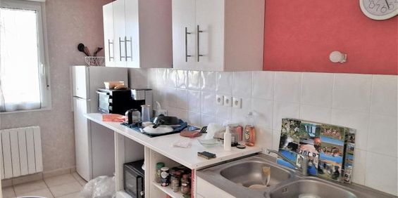 Location Appartement 4 pièces 74m² LONS LE SAUNIER 39000 - Photo 3