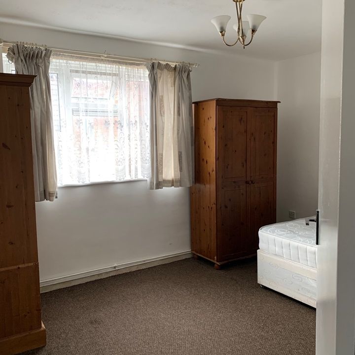 Room in a Shared Flat, Radbourne Crescent, E17 - Photo 2