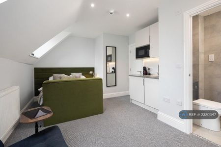 1 bedroom in a house share to rent - Photo 3