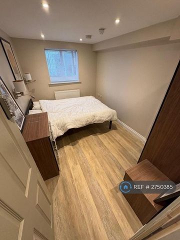 1 bedroom in a house share to rent - Photo 4