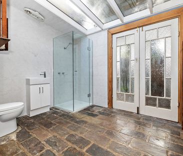 Cottage Style Modern Convenience - Photo 4