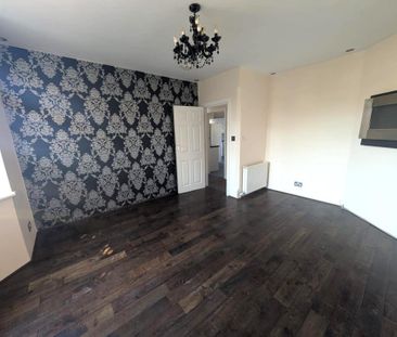 5 bedroom semi-detached house to rent - Photo 3