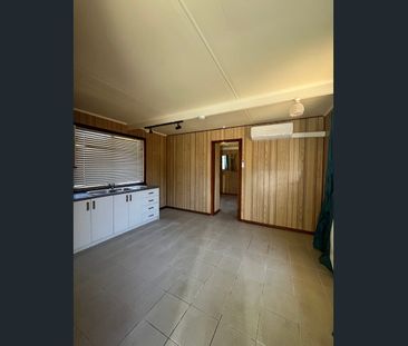 Neat & Low-Maintenance - Photo 4