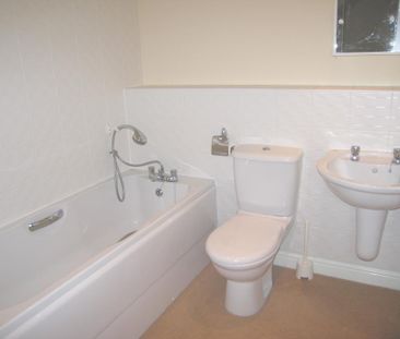3 bedroom semi-detached house to rent - Photo 4