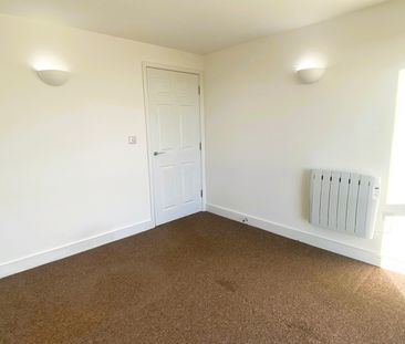 Kingston Road, Taunton - Photo 1