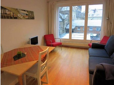 Zeitlose, möblierte Wohnung mit Balkon in der Kölner Südstadt - Photo 1