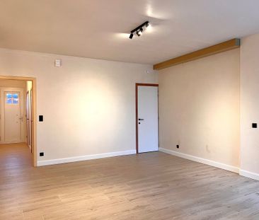 Volledig gerenoveerde woning met 3 slaapkamers en grote tuin. - Photo 2