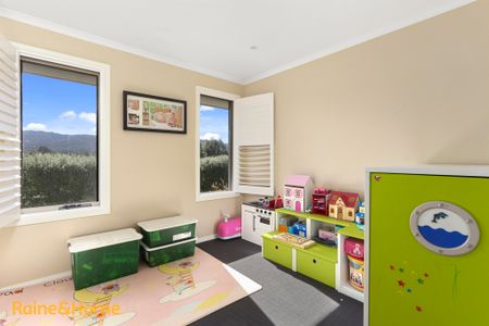 Stunning Family Home - Photo 4