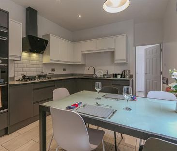 1 bedroom in a house share to rent - Photo 2