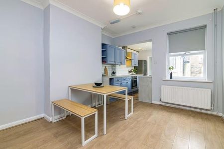 3 bedroom terraced house to rent - Photo 2