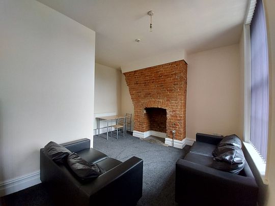 6 Stanley Terrace - Flat 3, Preston - Photo 1