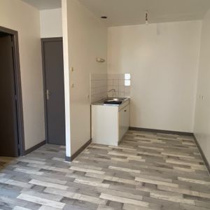 Location Appartement 2 pièces 27m² ST MARS LA JAILLE 44540 - Photo 2