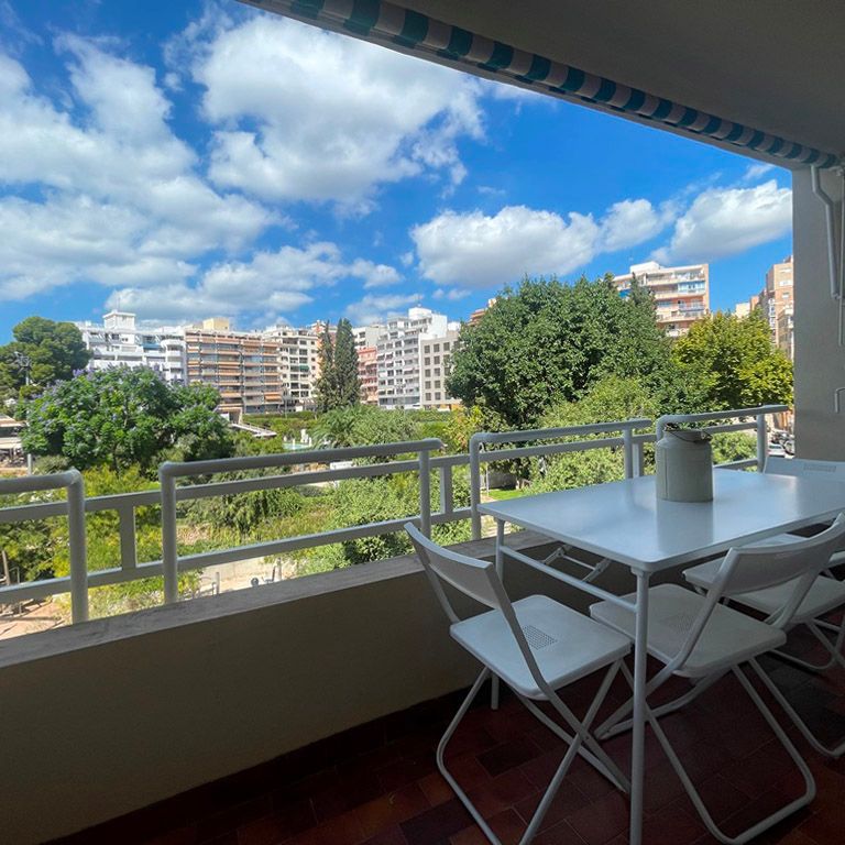 Zona Tenis, apto amueblado con terraza, 4 dormitorios, 3 baños, ascensor, parking. Palma. - Photo 1