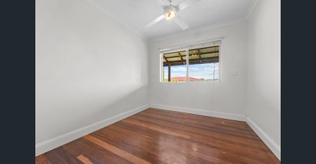 Spacious 4-Bed Family Home with Pool on Huge 954 m² Block- Carina - Photo 5