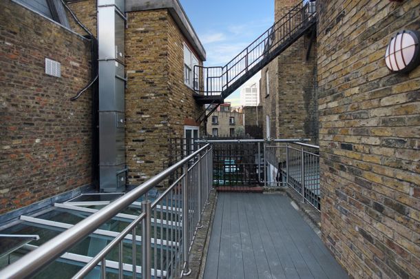 2 Bedroom Apartment, Monmouth Street, London, Greater London, Covent Garden, WC2H - Photo 1