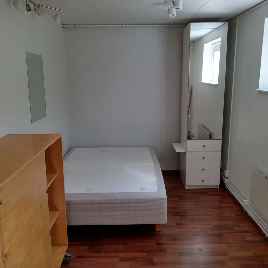 Sunnanvägen, Tullinge - Photo 1