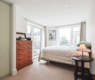 Well presented 2 bedroom first floor apartment at this prestigious ... - Photo 1