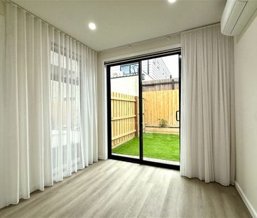 Brand New Designer Luxury – 3 Bedroom, 3 Bathroom Townhouse with Hi... - Photo 1