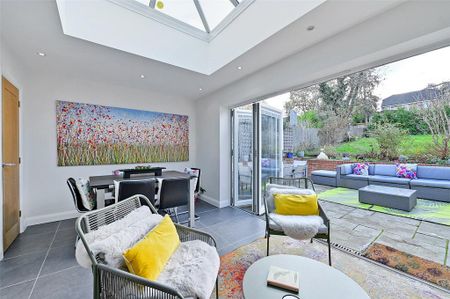 4 bedroom semi-detached house to rent - Photo 3