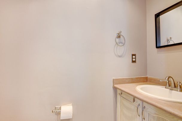 For Lease - 1498 Pinecliff Road, Oakville, Ontario - Photo 1