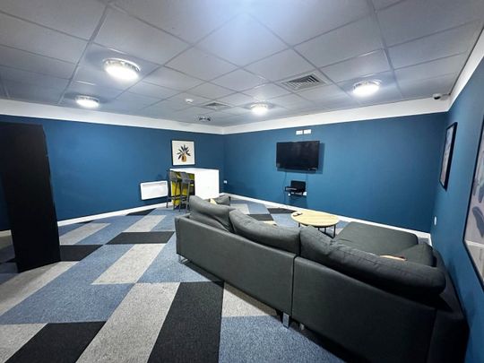 Studio Flat, Stanley St, L1 - Photo 1