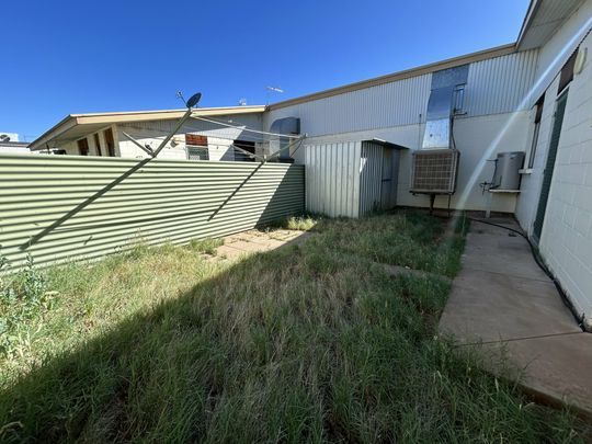 3 BEDROOM 1 BATHROOM DUPLEX IN SADADEEN CLOSE TO SCHOOLS AND CHILDCARE - Photo 1