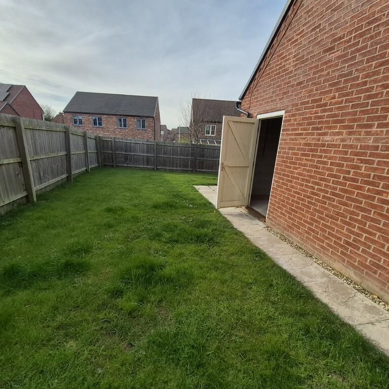 3 bedroom semi-detached house to rent - Photo 1