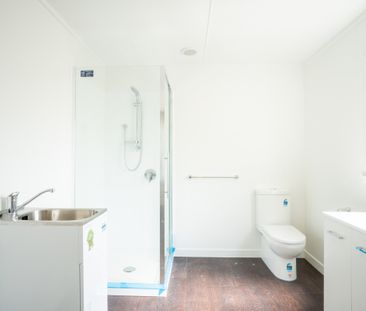 Two Bedrooms, Fantastic Location! - Photo 6