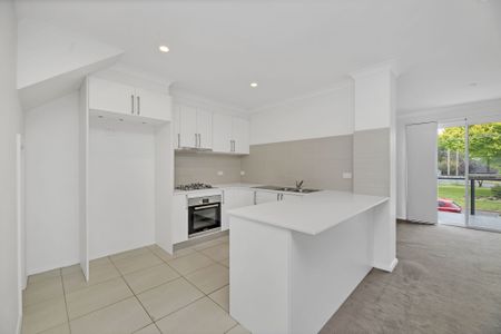 2/110 Henderson Road, Queanbeyan - Photo 5