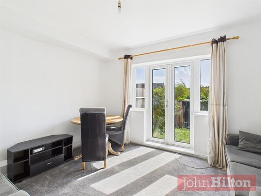 6 bedroom semi-detached house to rent - Photo 1