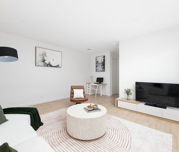 Brand-New Designer Residence Showcasing Contemporary Elegance and Family Luxury - Photo 2