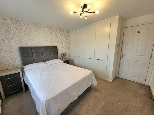 4 bedroom semi-detached house to rent - Photo 1