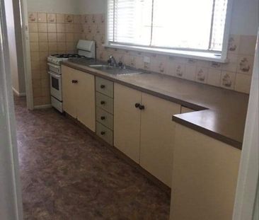 2 / 4 Third Avenue, Dandenong North - Photo 1