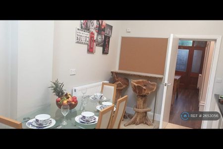 1 bedroom in a house share to rent - Photo 5