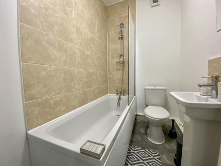 1 bedroom in a house share to rent - Photo 5