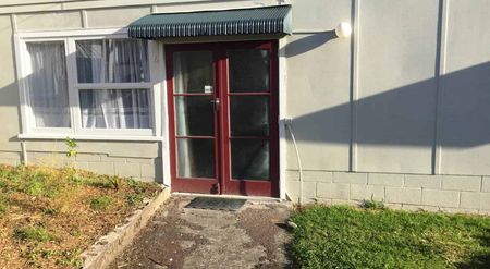 CUTE ONE BEDROOM, DOWNSTAIRS HOME WITH CARPORT - Photo 3